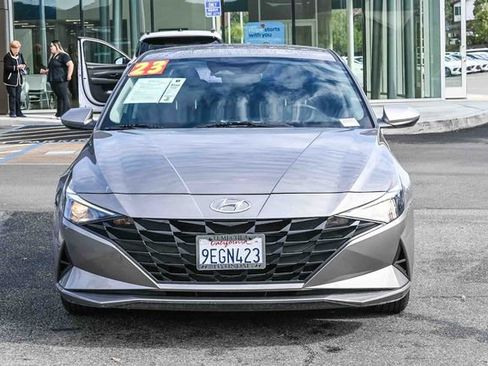 Certified 2023 Hyundai Elantra SE image 2