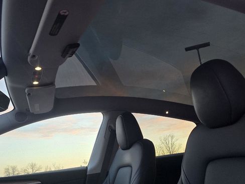 Used 2024 Tesla Model Y Long Range image 10