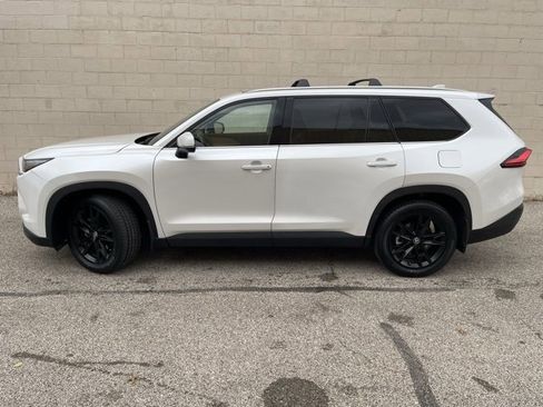 Used 2024 Toyota Grand Highlander Limited image 2