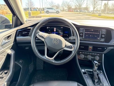 Used 2023 Volkswagen Jetta SE image 19