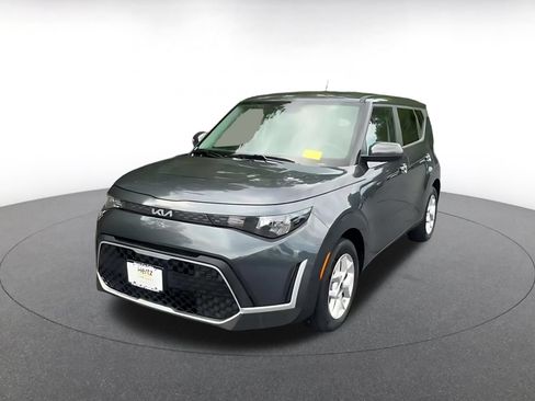 Used 2025 Kia Soul LX w/ LX Technology Package FWD image 5