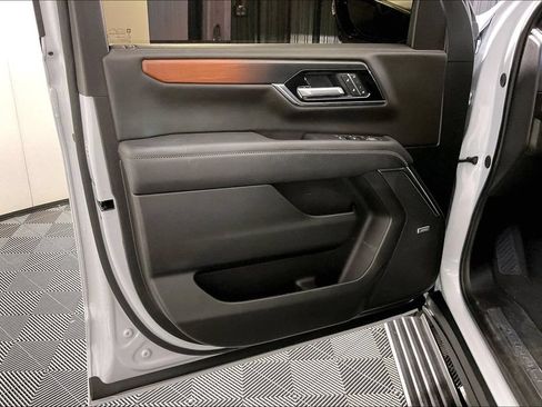 Used 2026 GMC Yukon Denali w/ Sun & Power Step Package AWD/4WD image 17