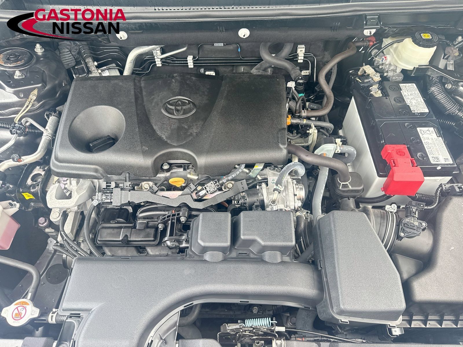 Used 2022 Toyota RAV4 LE AWD/4WD image 39