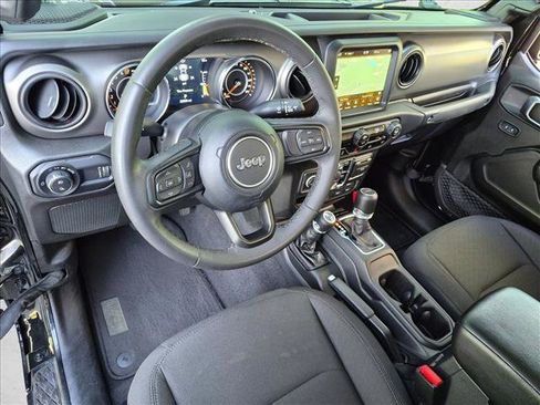 Used 2023 Jeep Gladiator Sport AWD/4WD image 10