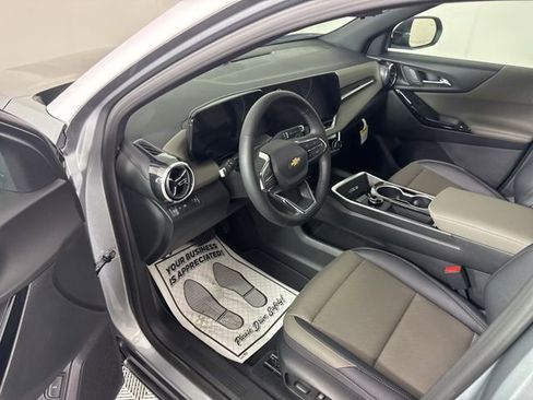 New 2026 Chevrolet Equinox LT w/ Convenience Package II FWD image 25
