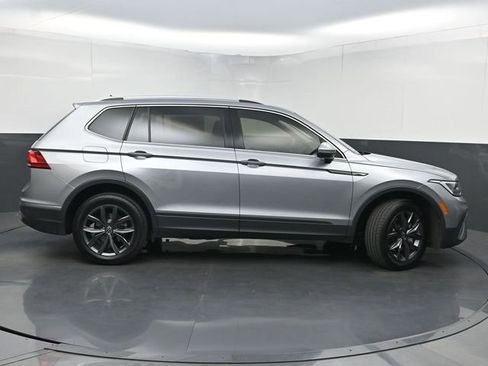 Used 2024 Volkswagen Tiguan SE FWD image 2