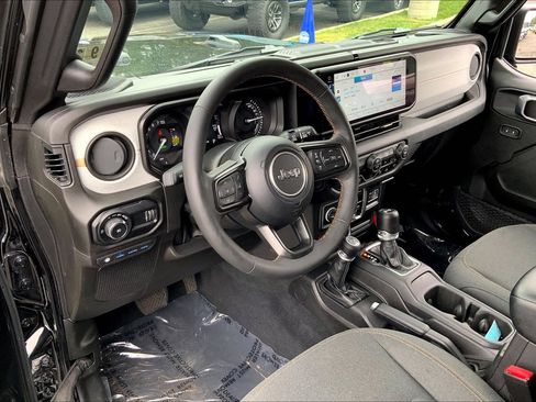 Certified 2024 Jeep Wrangler Unlimited AWD/4WD image 17