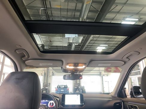 Used 2023 Nissan Rogue Platinum image 8