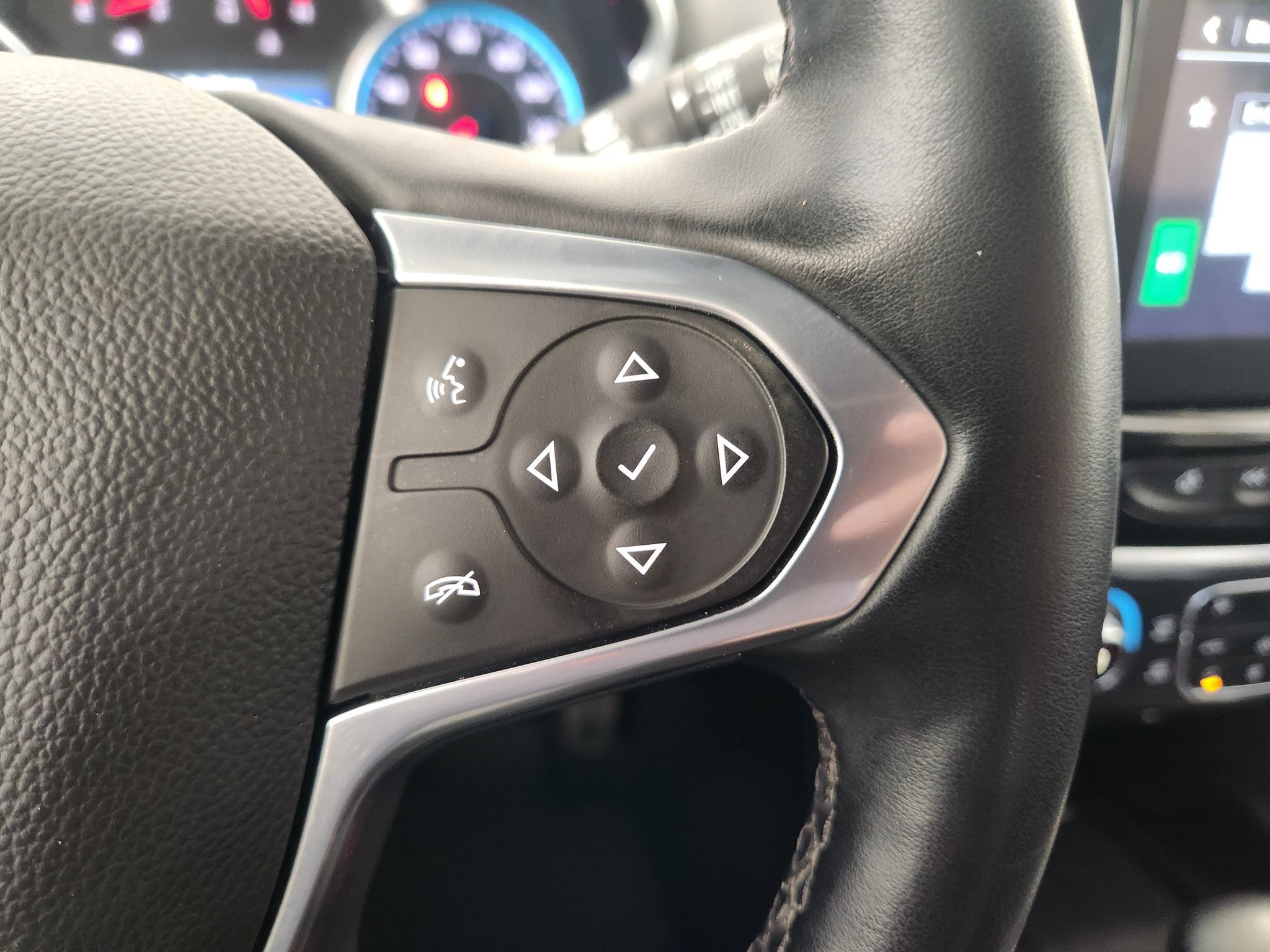 Used 2024 Chevrolet Traverse RS FWD image 31