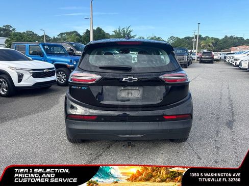 Used 2022 Chevrolet Bolt LT w/ Infotainment Package FWD image 4
