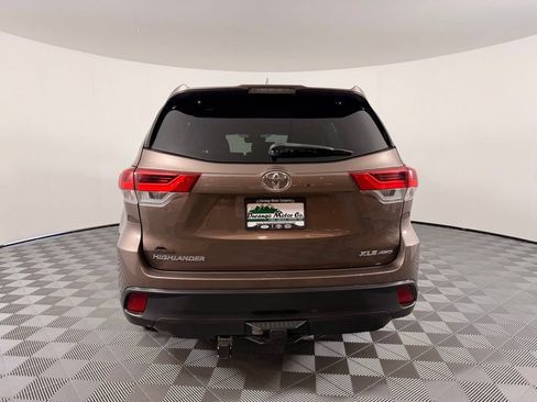 Used 2018 Toyota Highlander XLE AWD/4WD image 10
