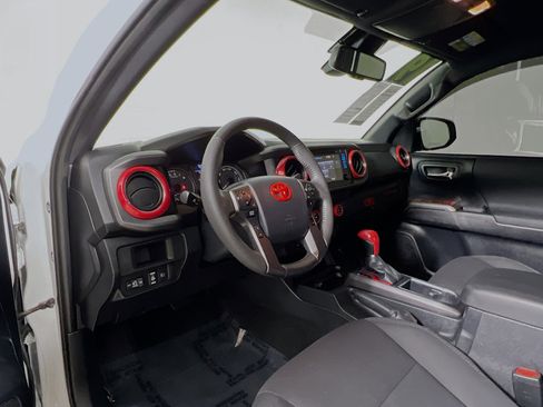 Used 2019 Toyota Tacoma TRD Sport image 30