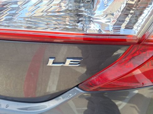 Used 2012 Toyota Camry LE image 12