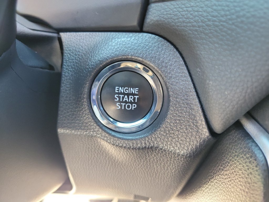 Used 2025 Toyota RAV4 XLE AWD/4WD image 33