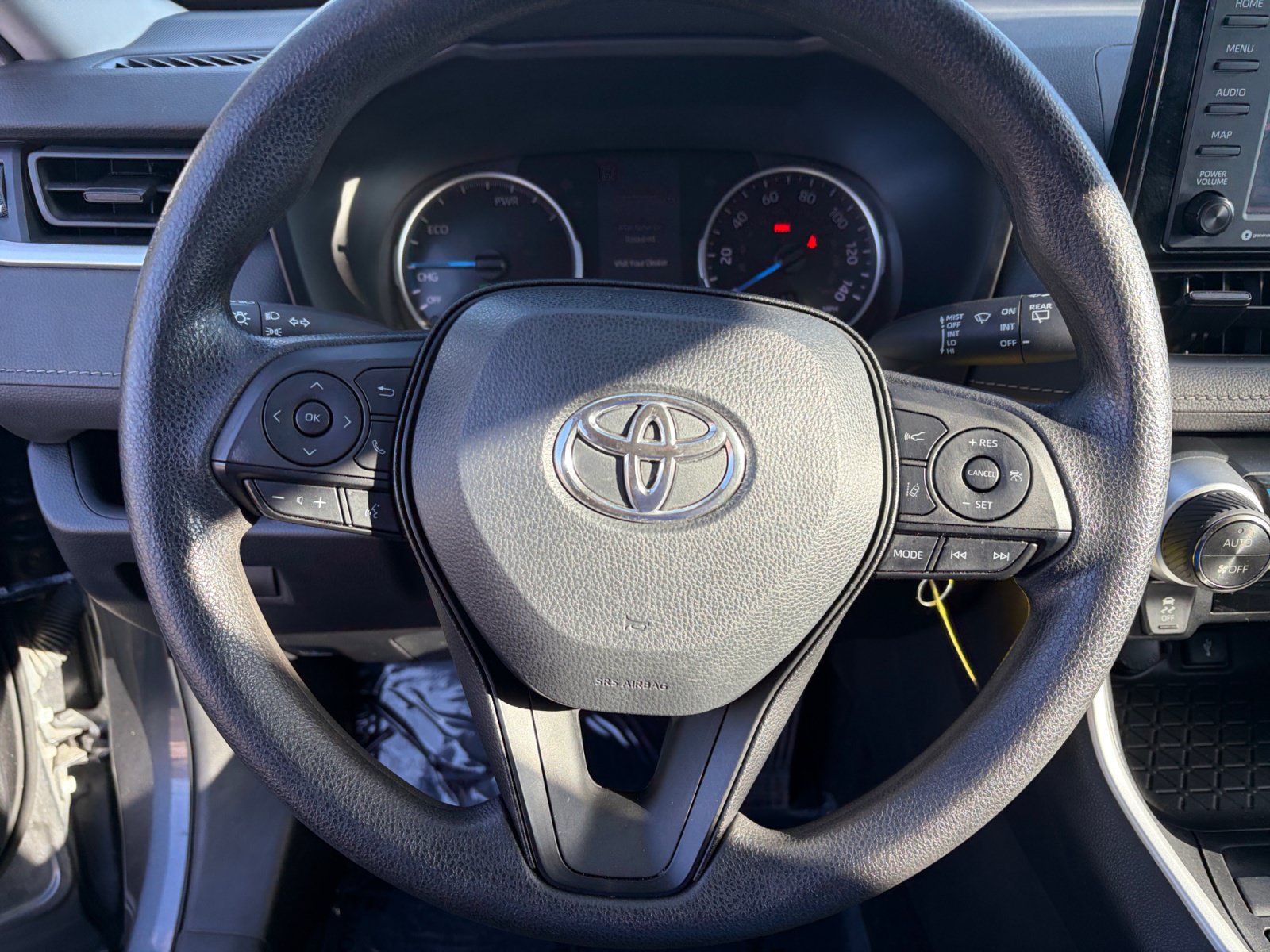 Used 2022 Toyota RAV4 LE AWD/4WD image 12
