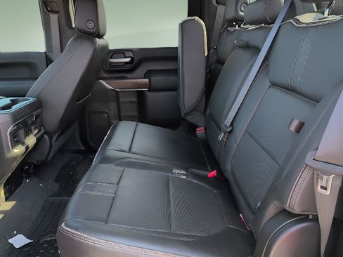 Used 2020 Chevrolet Silverado 2500 High Country w/ Technology Package AWD/4WD image 18
