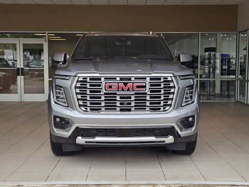 Used 2026 GMC Yukon Denali w/ Sun & Power Step Package AWD/4WD image 2