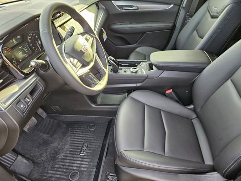 New 2026 Cadillac XT5 Luxury w/ LPO, Floor Liner Package image 9