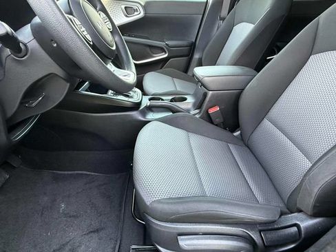 Used 2024 Kia Soul LX FWD image 13