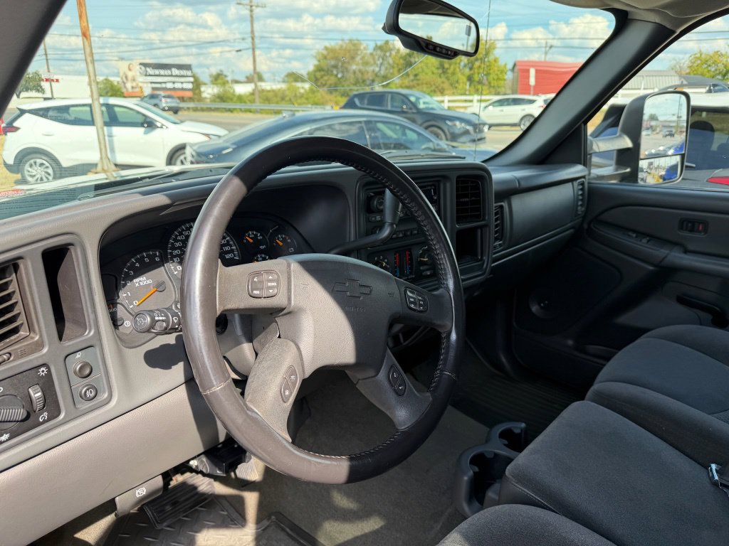 Used 2006 Chevrolet Silverado 2500 LT w/ Onstar Plus Package RWD image 11