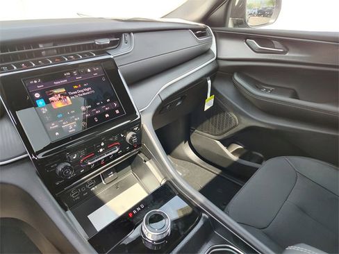 New 2025 Jeep Grand Cherokee L Laredo w/ Luxury Tech Group I image 25