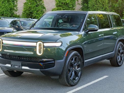 Used 2025 Rivian R1S Adventure AWD/4WD image 3