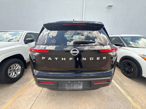 Certified 2025 Nissan Pathfinder SV FWD image 5