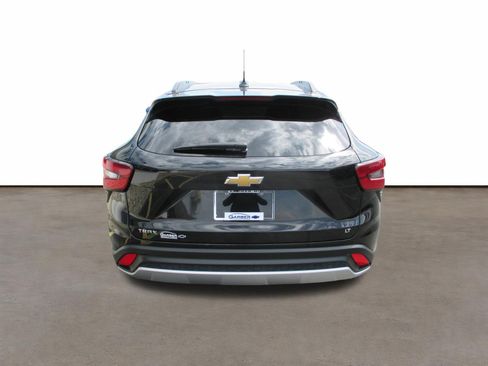 Used 2024 Chevrolet Trax LT w/ Sunroof Package image 4