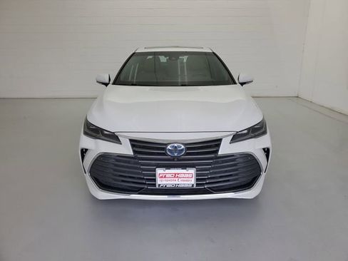 Used 2019 Toyota Avalon Limited w/ Advanced Safety Package FWD image 3