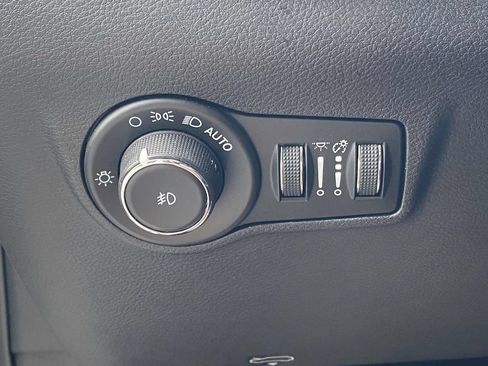 Used 2024 Jeep Compass Latitude AWD/4WD image 16