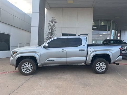 Used 2026 Toyota Tacoma SR5 image 2