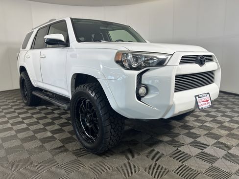 Used 2016 Toyota 4Runner SR5 RWD image 3
