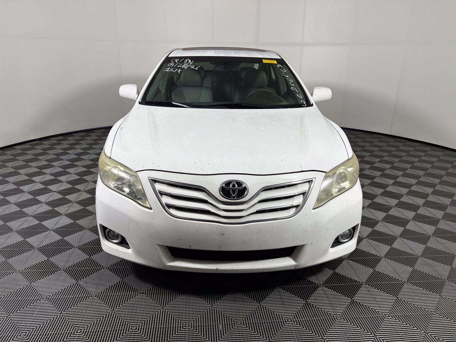 Used 2010 Toyota Camry XLE FWD image 2
