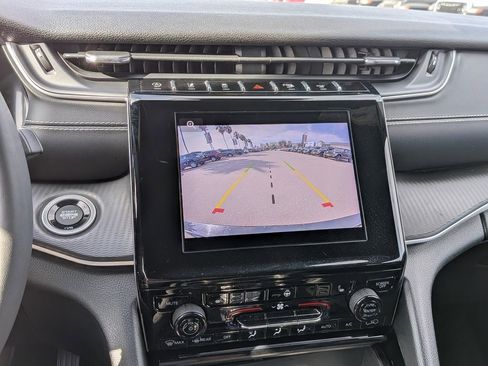 Used 2023 Jeep Grand Cherokee L Laredo image 19