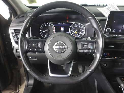 Used 2024 Nissan Rogue SV w/ SV Premium Package image 10