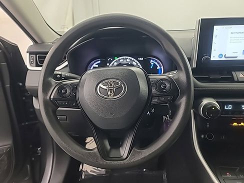 Used 2024 Toyota RAV4 LE AWD/4WD image 32