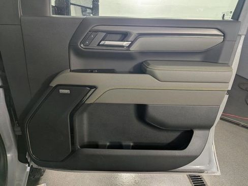 Used 2025 Chevrolet Silverado 2500 ZR2 w/ Technology Package image 21