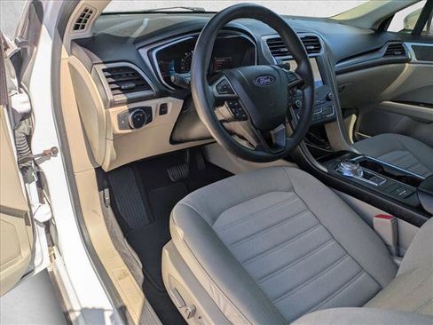 Used 2020 Ford Fusion SE image 10