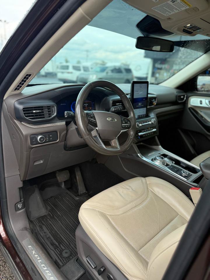 Used 2020 Ford Explorer Platinum w/ Premium Technology Package AWD/4WD image 8