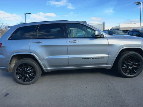 Used 2018 Jeep Grand Cherokee Altitude image 9