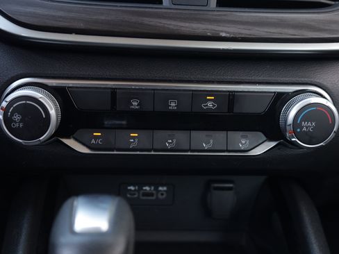 Used 2024 Nissan Altima 2.5 SV image 10