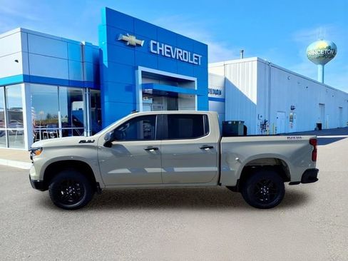 Used 2023 Chevrolet Silverado 1500 Custom Trail Boss w/ LPO, Dark Essentials Package AWD/4WD image 7