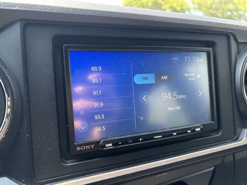 Used 2019 Toyota Tacoma TRD Sport AWD/4WD image 13