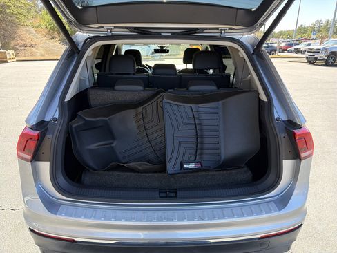 Used 2021 Volkswagen Tiguan SE image 18