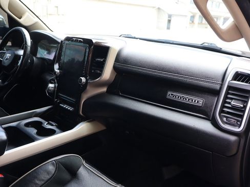 Used 2019 RAM 1500 Laramie AWD/4WD image 17