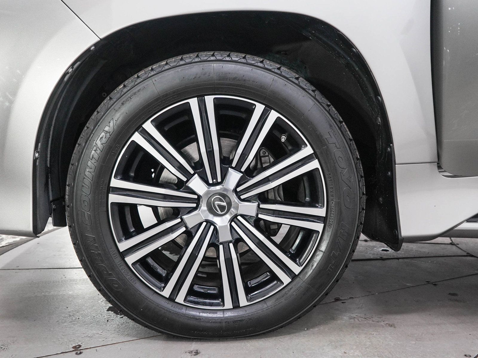 Used 2018 Lexus LX 570 4WD w/ Luxury Package image 36