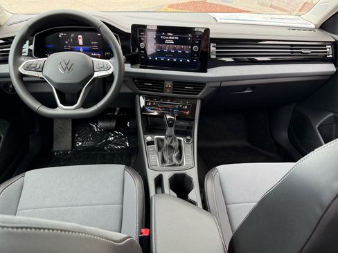 New 2026 Volkswagen Jetta SE image 9