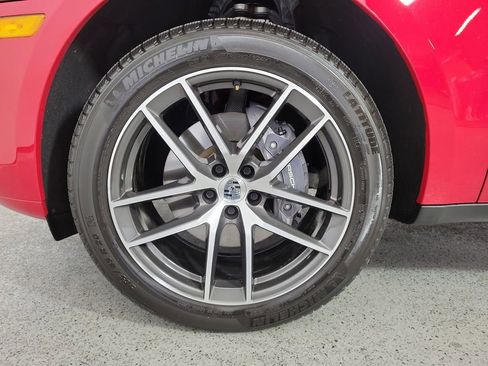Used 2025 Porsche Macan AWD/4WD image 9