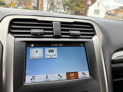 Used 2017 Ford Fusion SE w/ Fusion SE Technology Package image 33