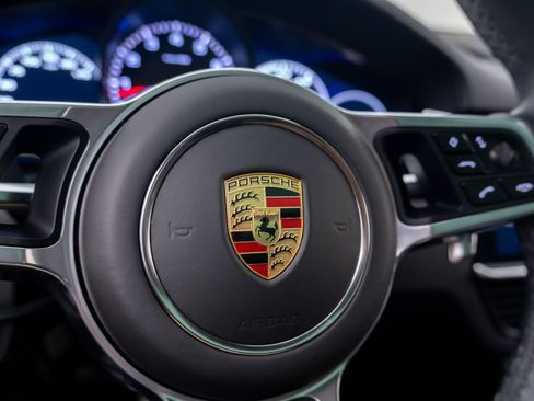 Certified 2023 Porsche Cayenne AWD/4WD image 19